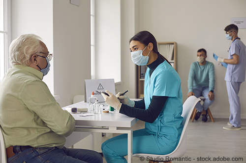 vaccination homme âgé